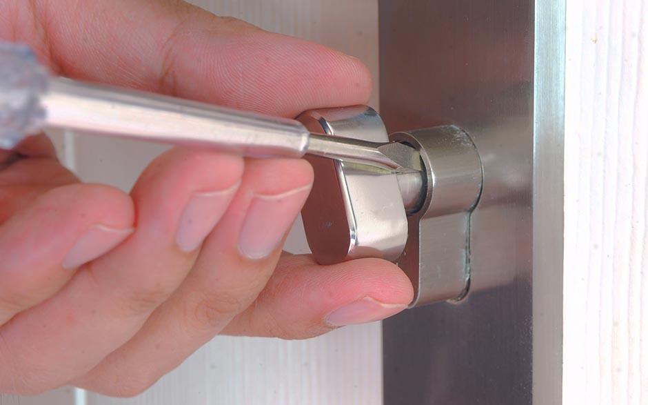 ouverture d'une porte Itteville
